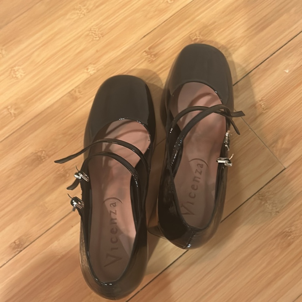 Vicenza Platform Mary Jane Heels - Picture 7 of 7